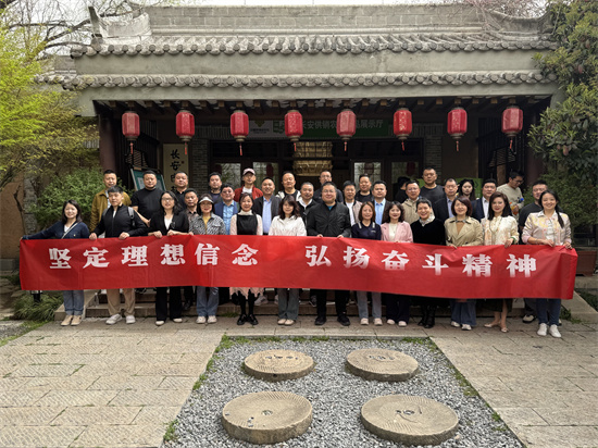 西安别墅电梯厂家团队聚会